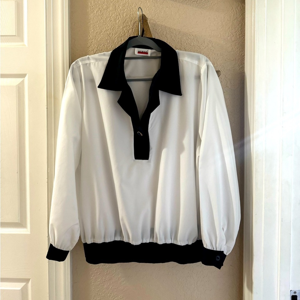 Ms. Bond Vintage (1980s) Longsleeve blouse